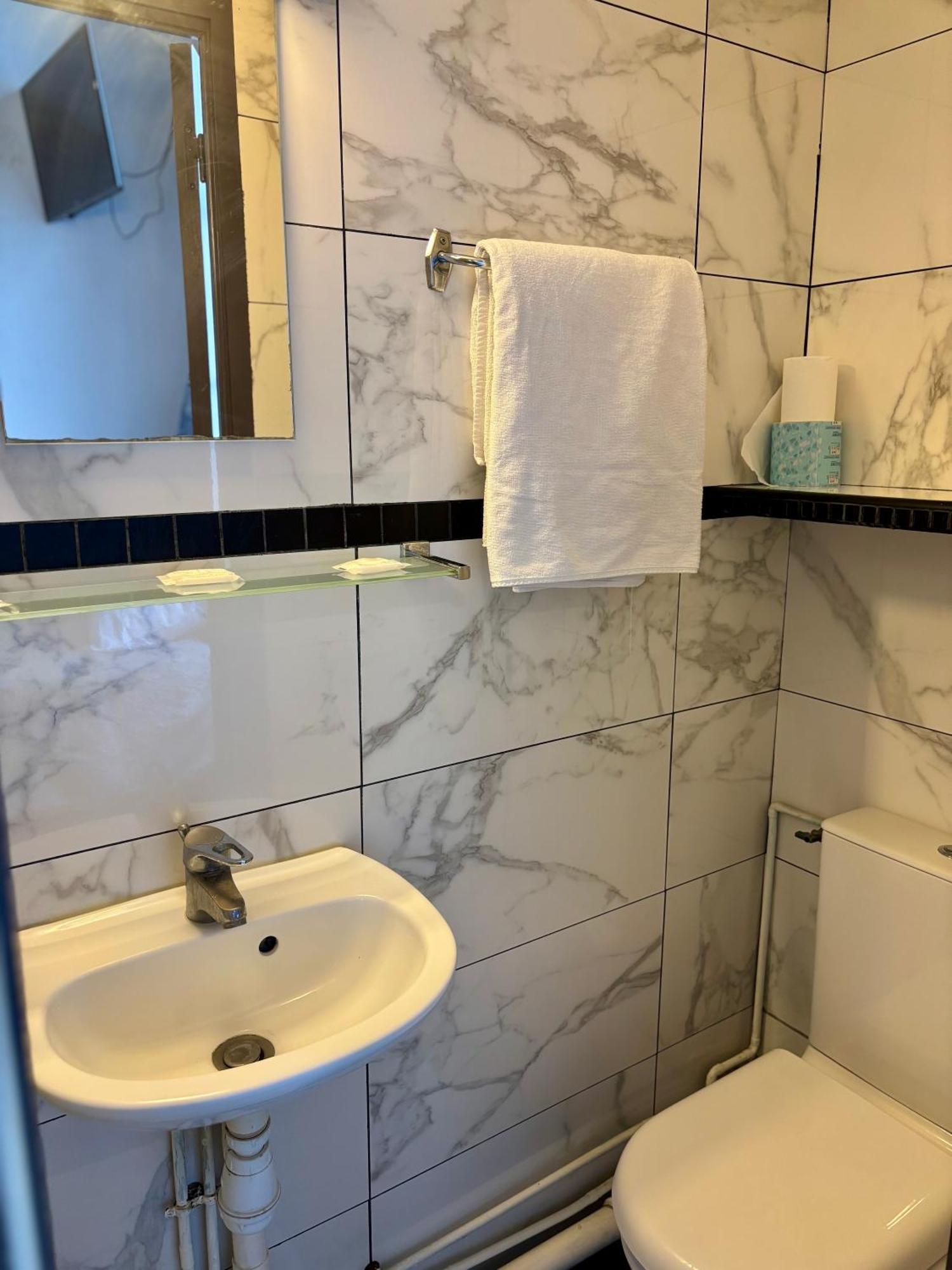 Hotel Des Fontaines Париж Екстериор снимка