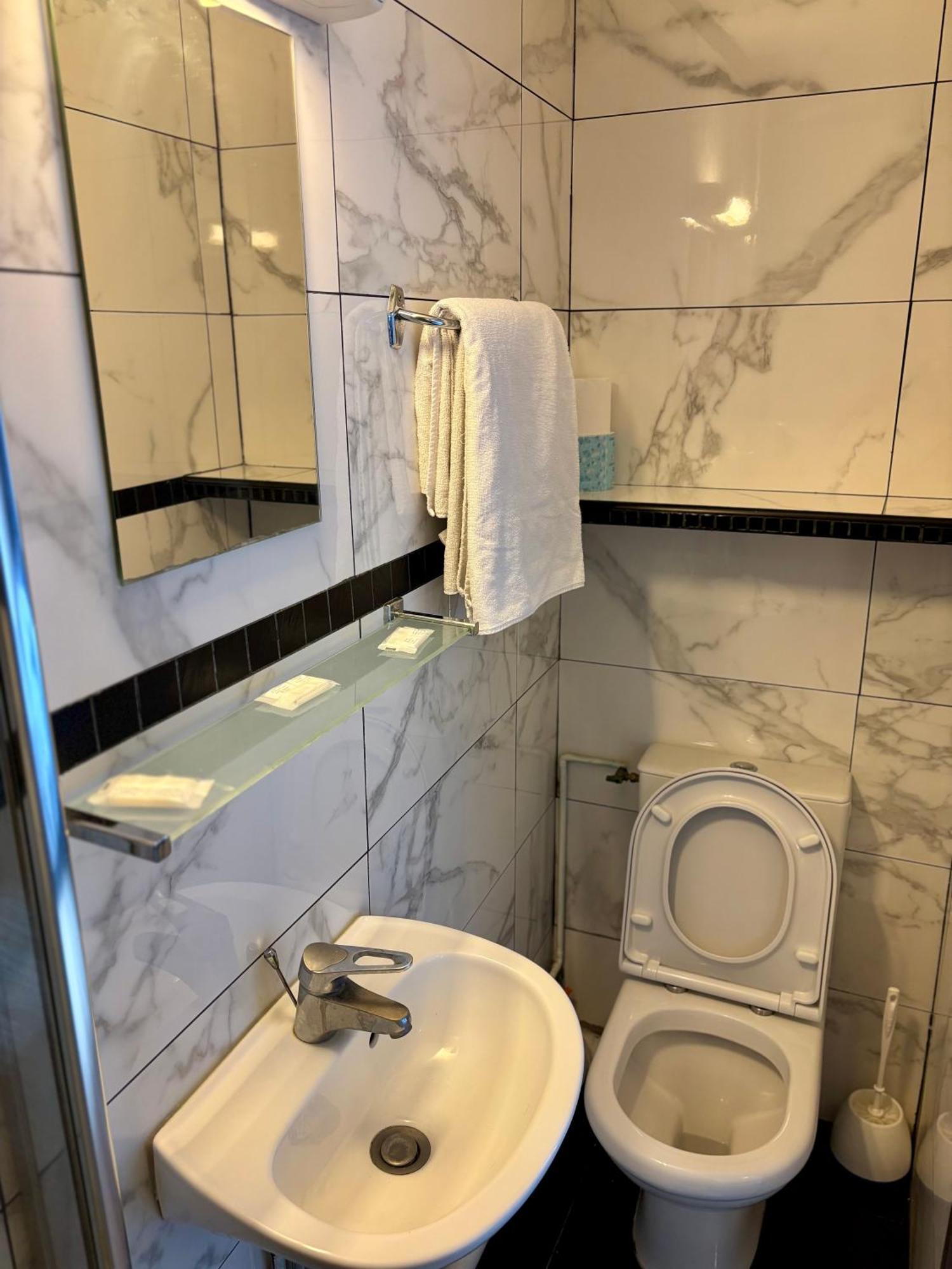 Hotel Des Fontaines Париж Екстериор снимка