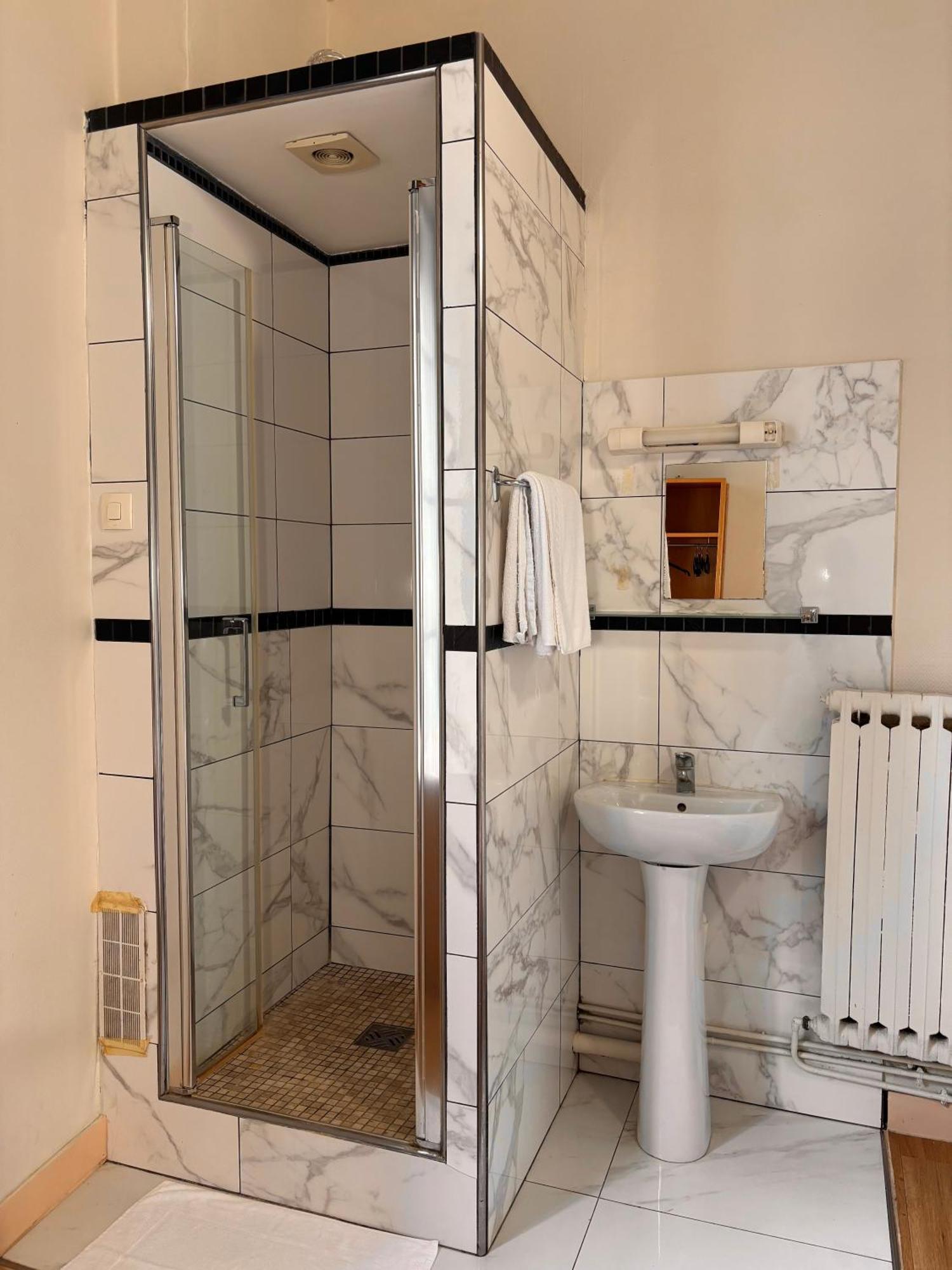 Hotel Des Fontaines Париж Екстериор снимка