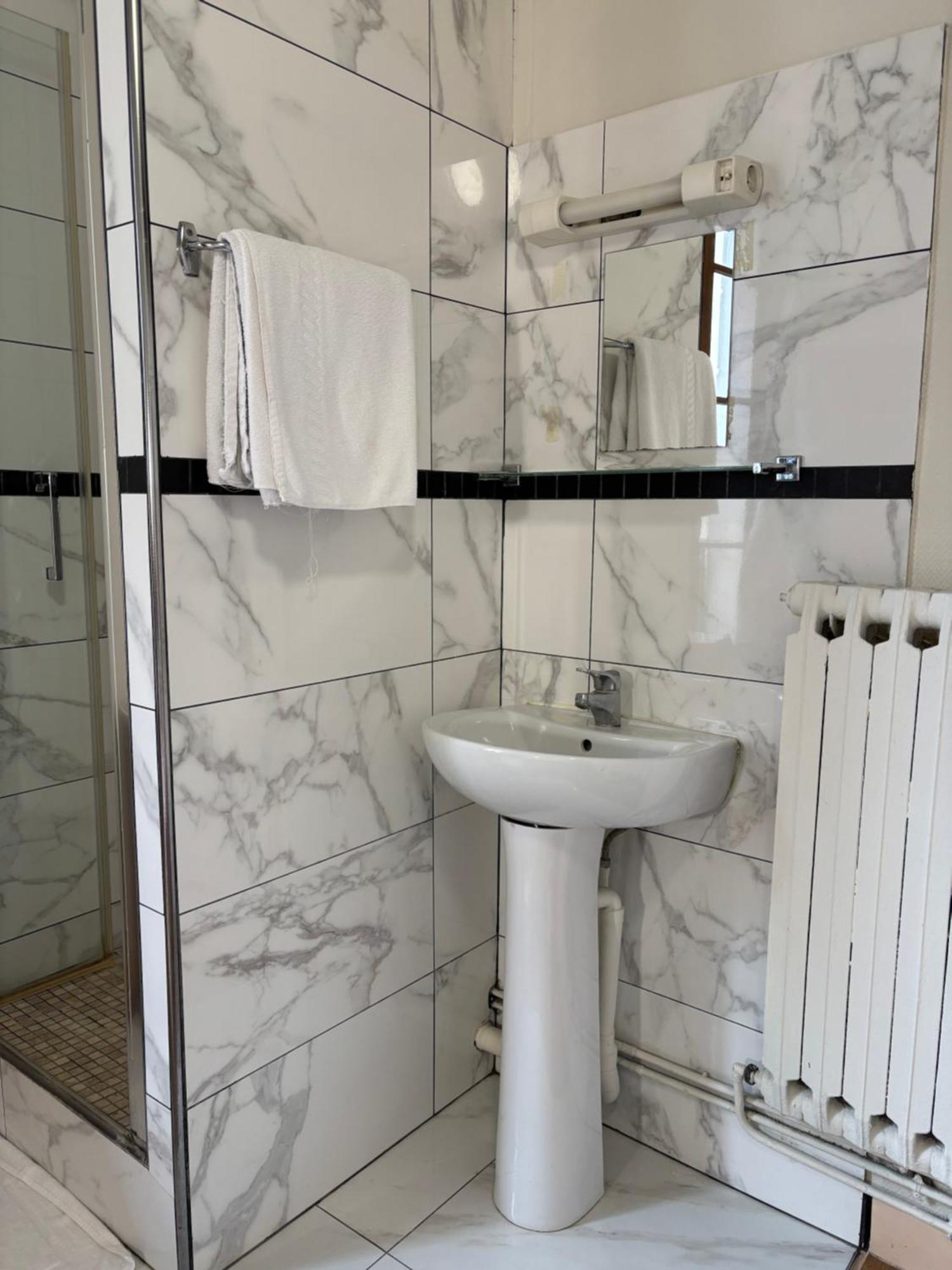 Hotel Des Fontaines Париж Екстериор снимка