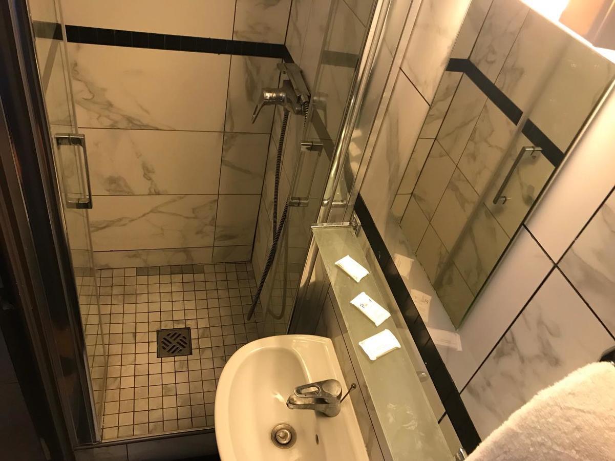 Hotel Des Fontaines Париж Екстериор снимка